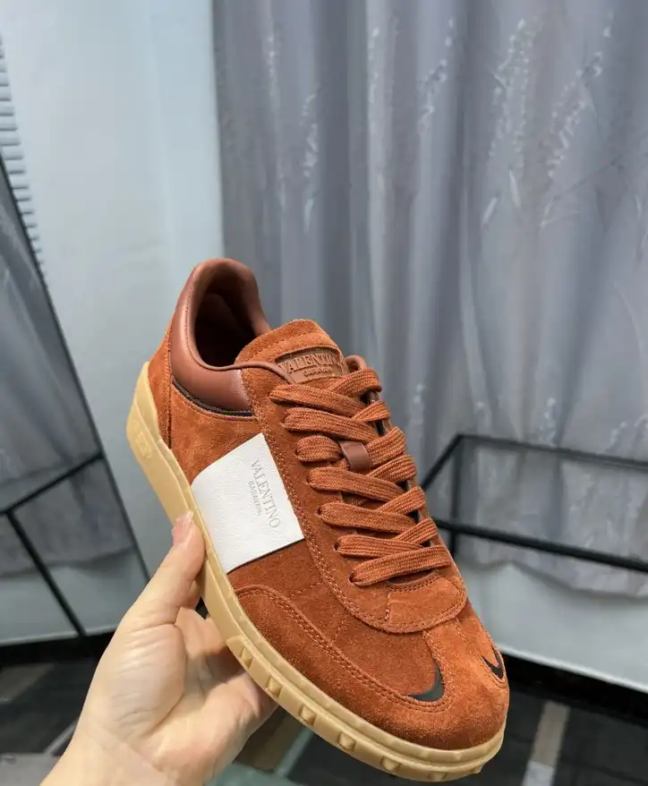 hype Valentino Sneakers