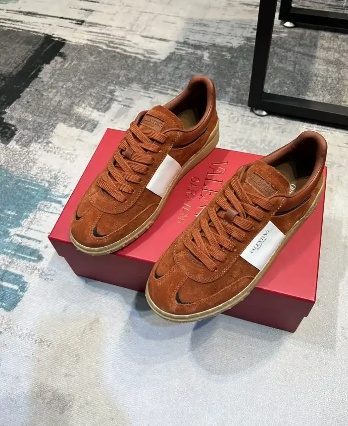 hype Valentino Sneakers