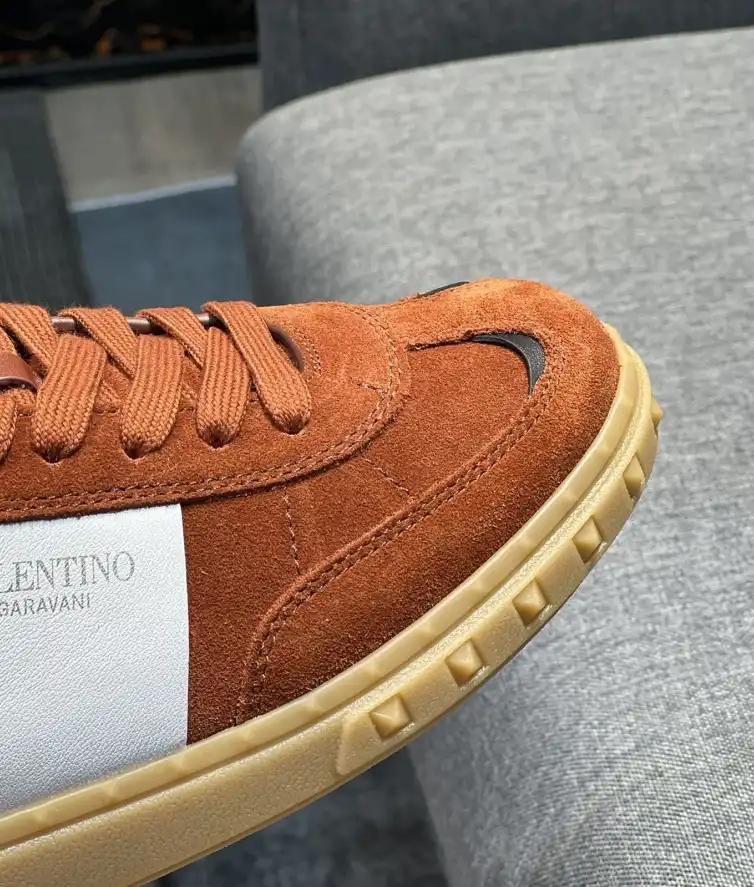 hype Valentino Sneakers