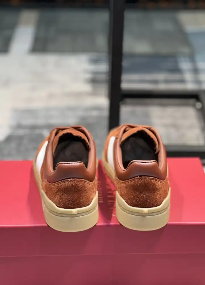 hype Valentino Sneakers