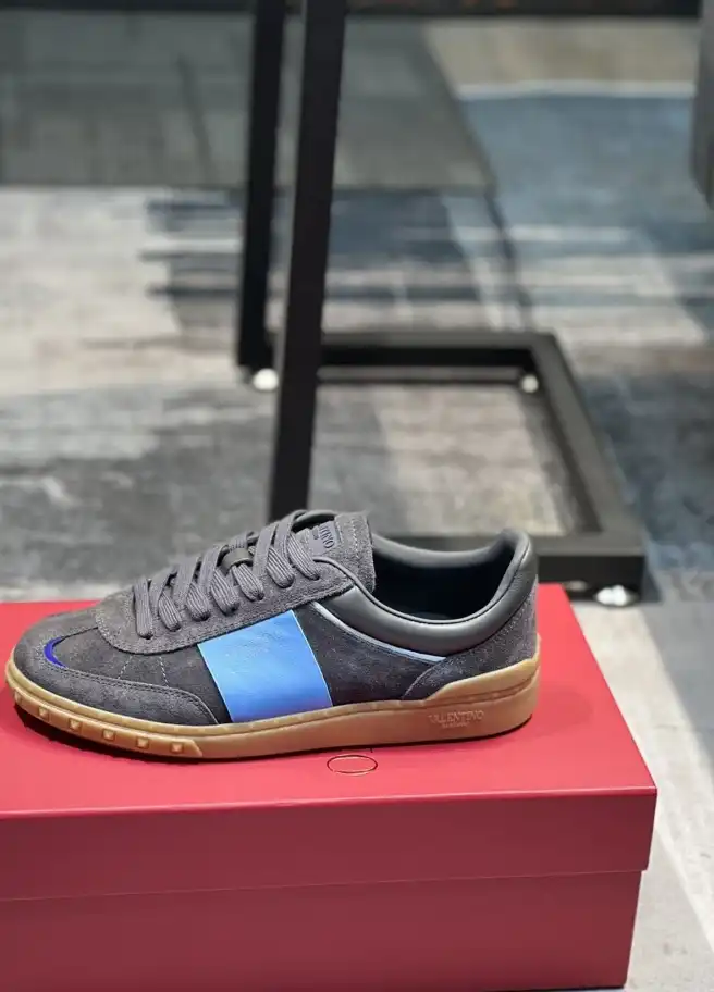 hype Valentino Sneakers