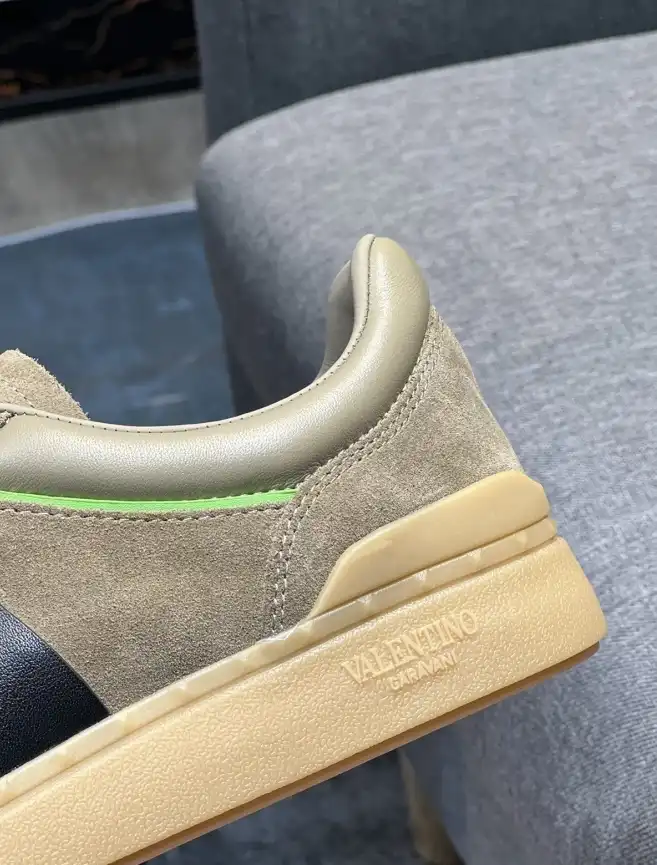 hype Valentino Sneakers