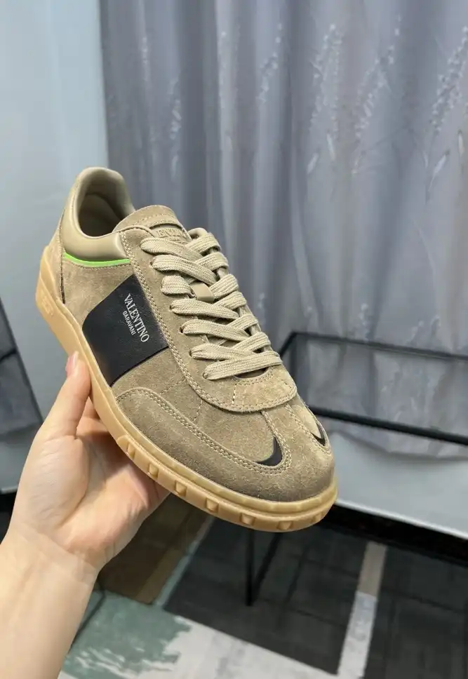 hype Valentino Sneakers