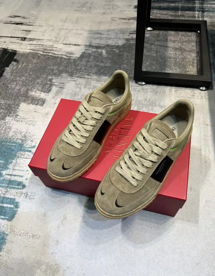 hype Valentino Sneakers