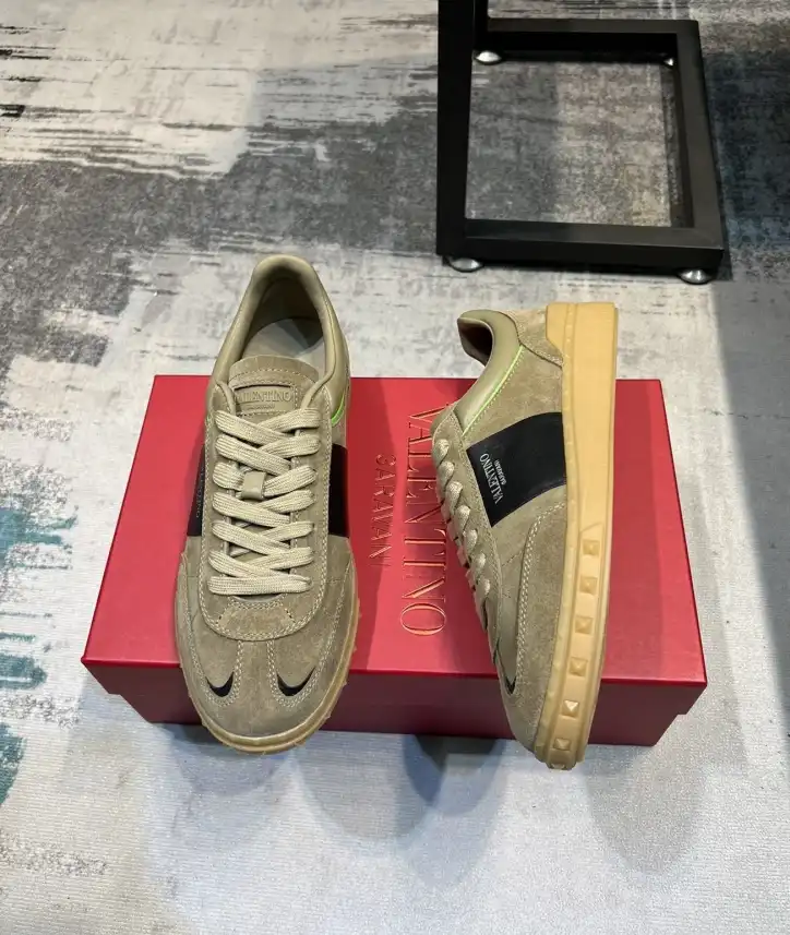 hype Valentino Sneakers