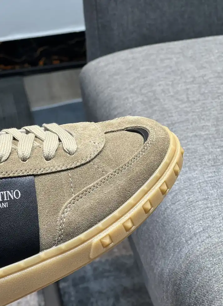 hype Valentino Sneakers