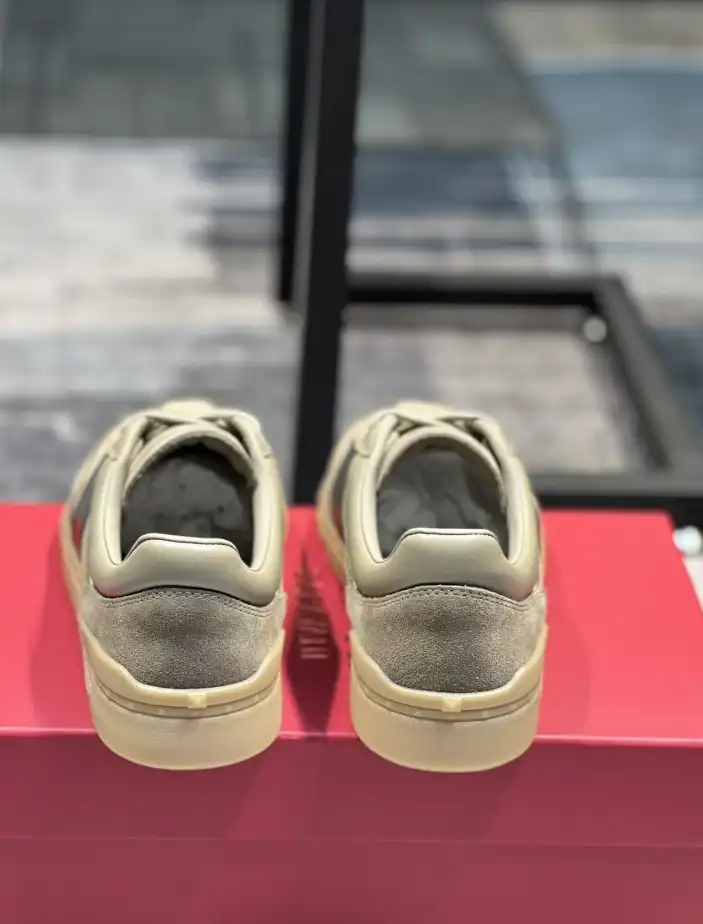 hype Valentino Sneakers