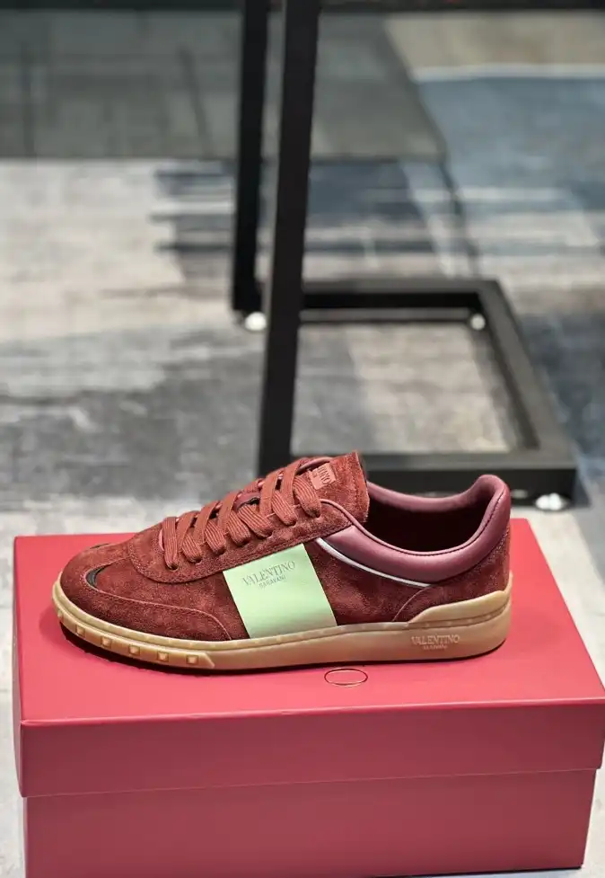 hype Valentino Sneakers