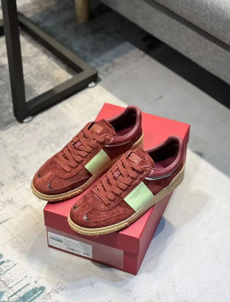 hype Valentino Sneakers