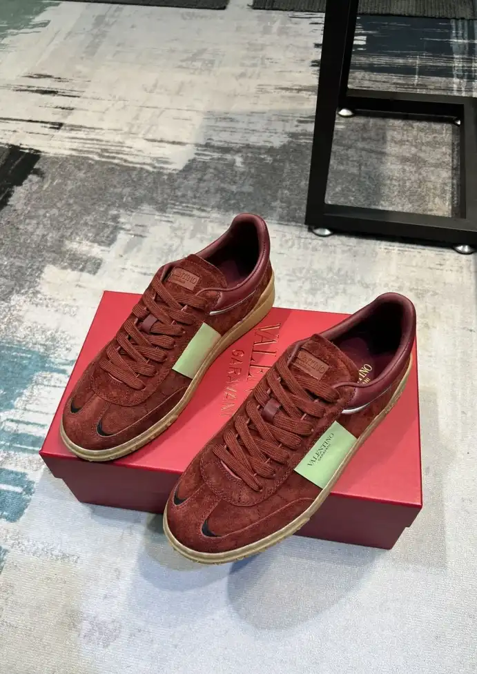 hype Valentino Sneakers