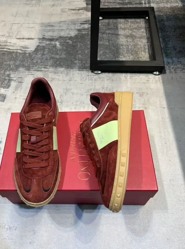 hype Valentino Sneakers