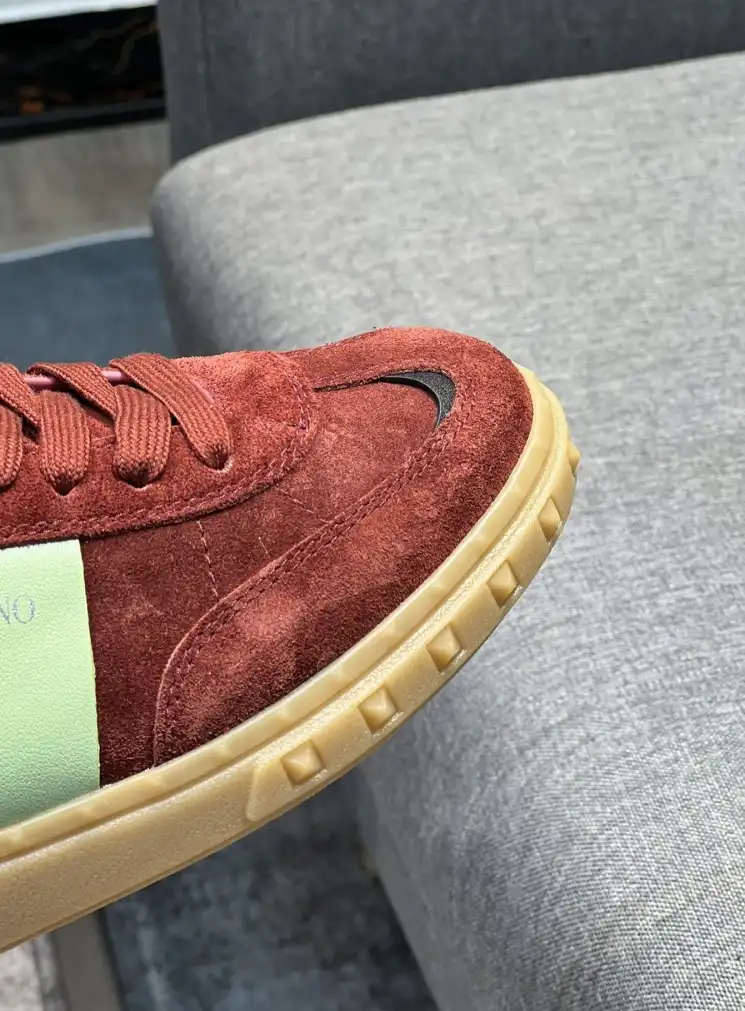 hype Valentino Sneakers