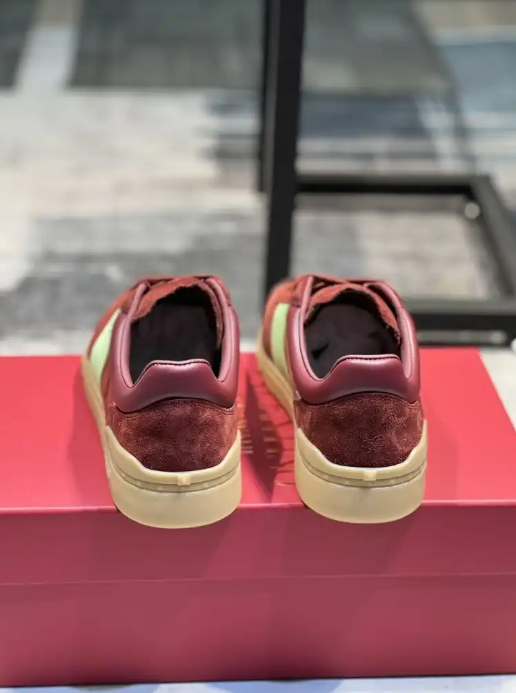 hype Valentino Sneakers