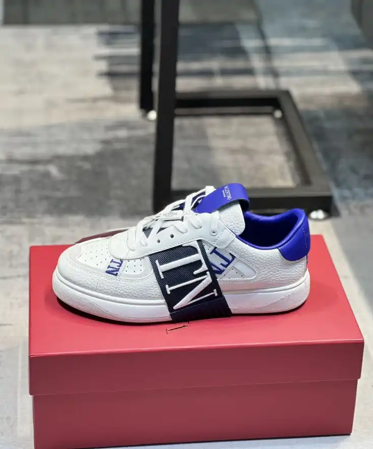 hype Valentino Sneakers