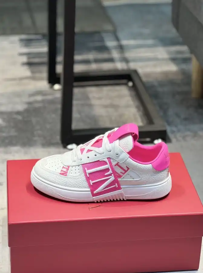 hype Valentino Sneakers