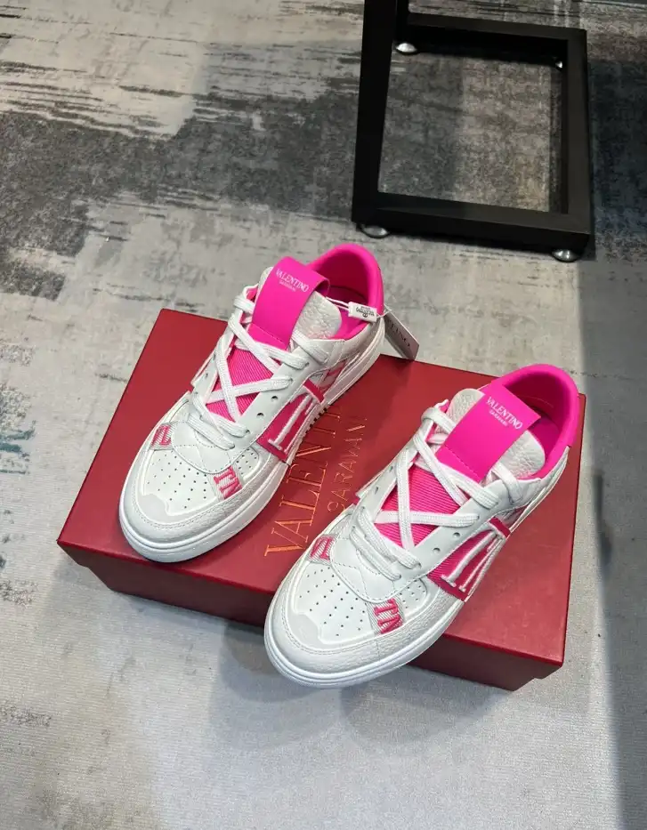 hype Valentino Sneakers