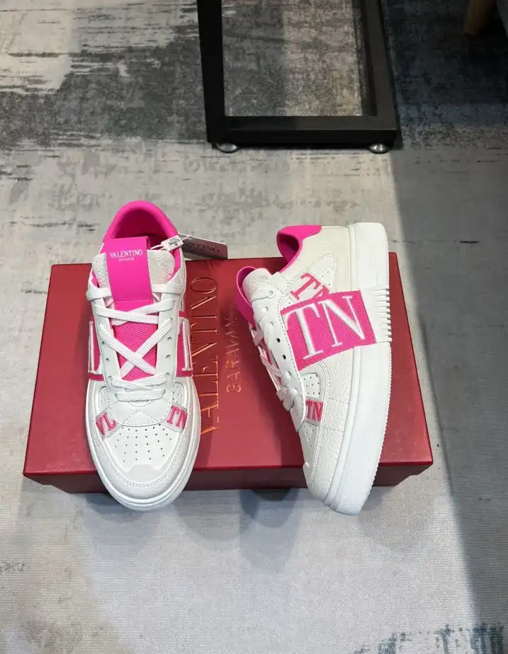 hype Valentino Sneakers