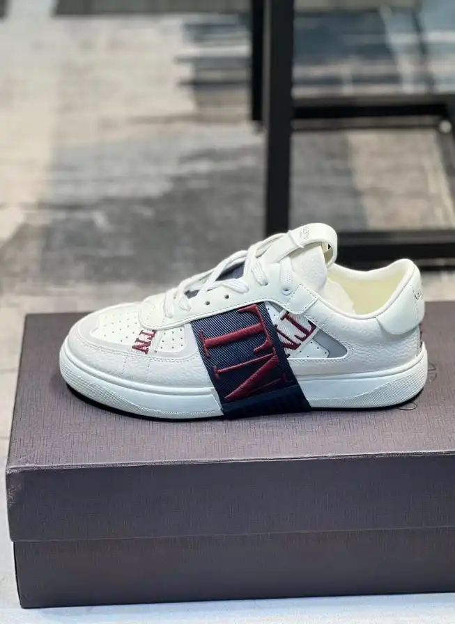 hype Valentino Sneakers