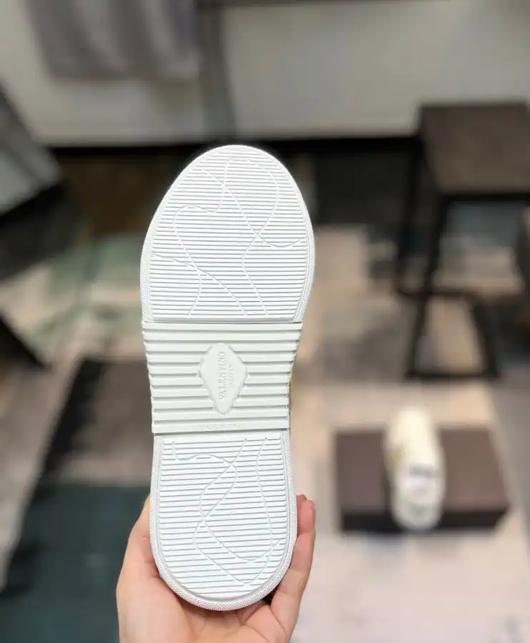 hype Valentino Sneakers