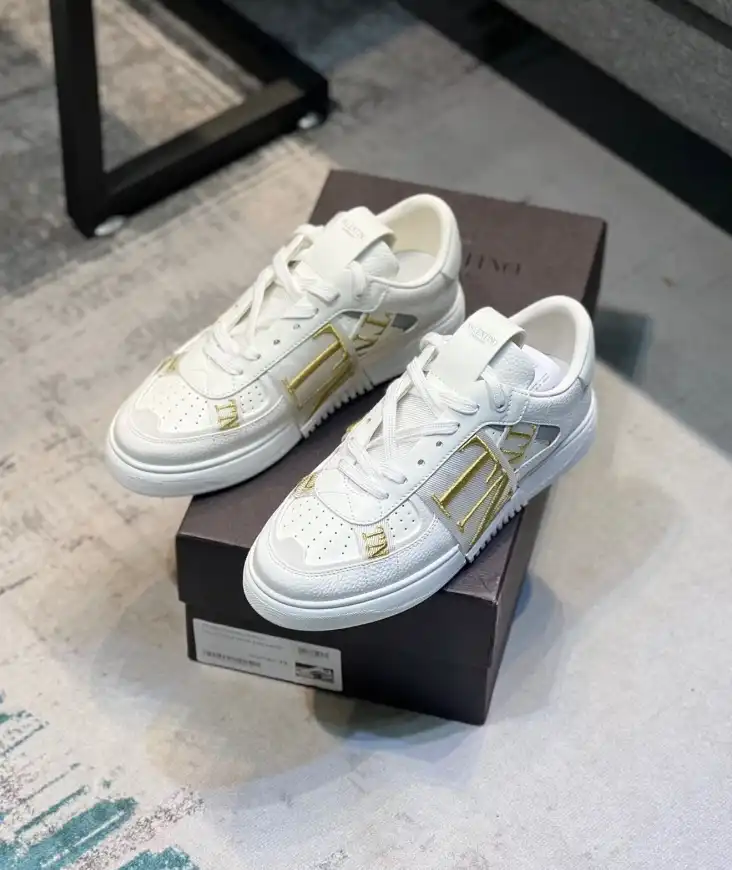 hype Valentino Sneakers