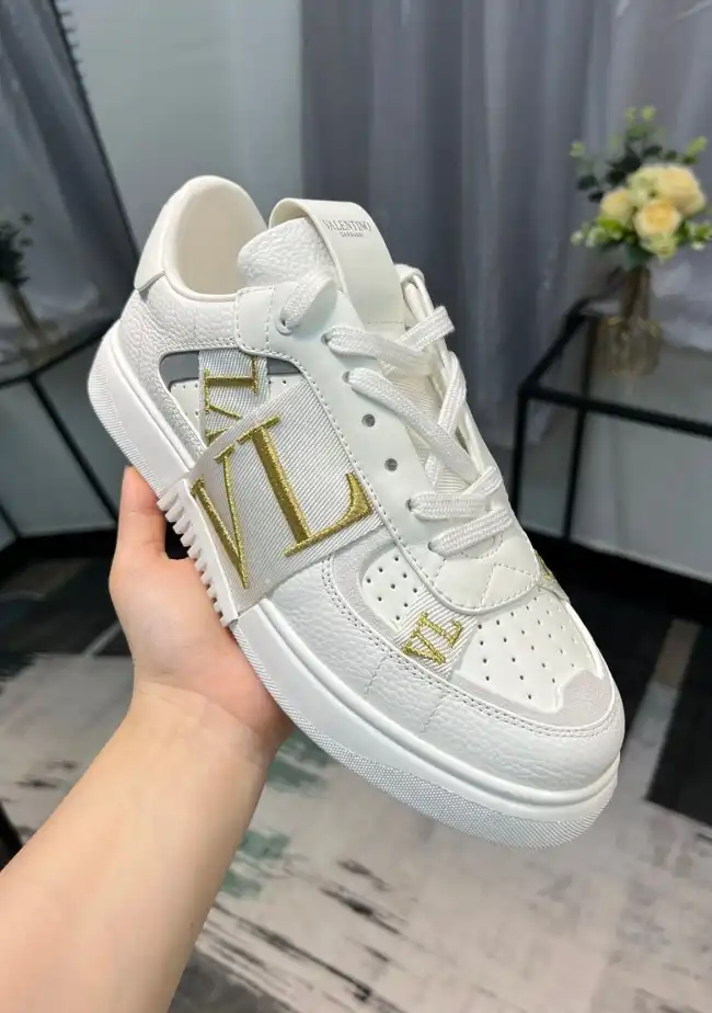 hype Valentino Sneakers