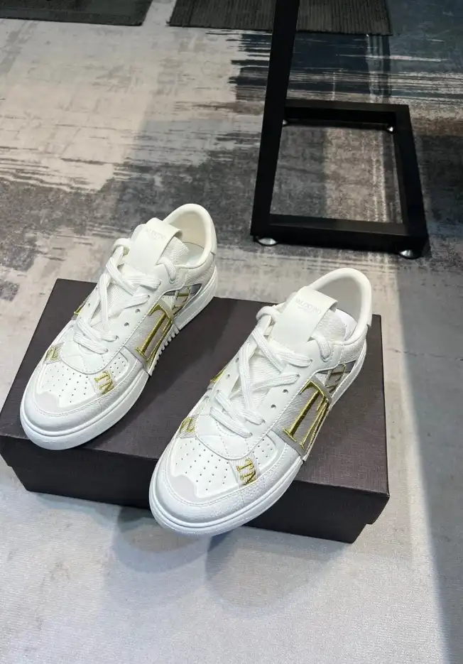 hype Valentino Sneakers