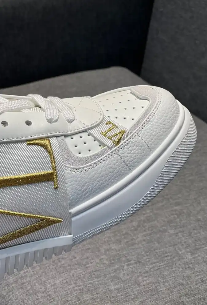 hype Valentino Sneakers