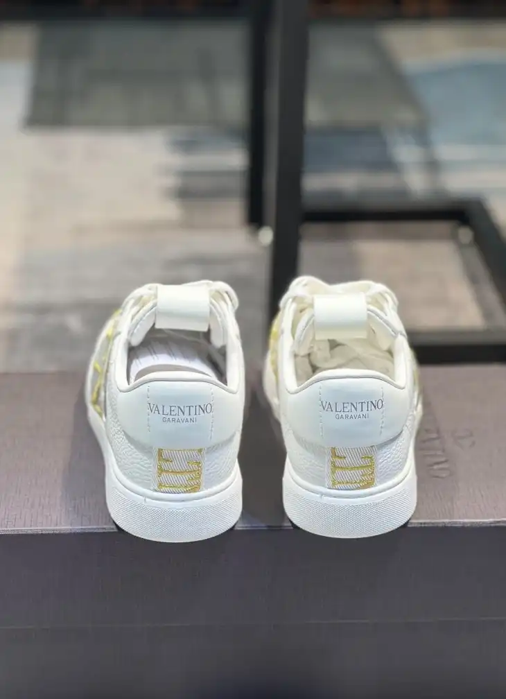 hype Valentino Sneakers