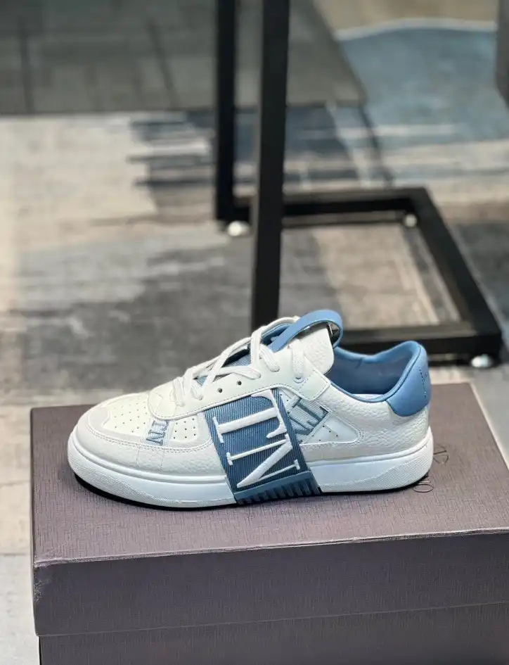 hype Valentino Sneakers