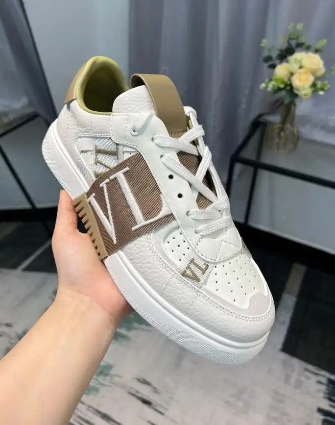 hype Valentino Sneakers