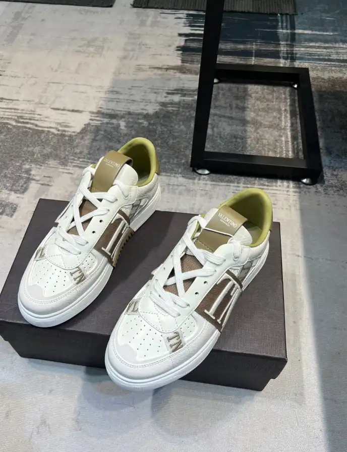 hype Valentino Sneakers