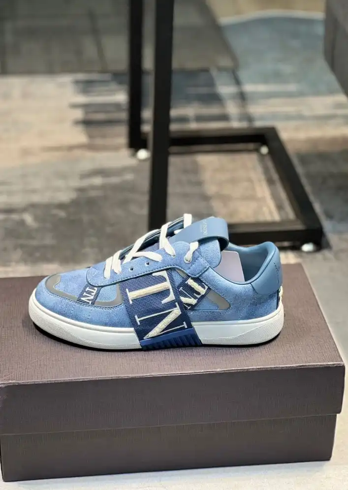 hype Valentino Sneakers