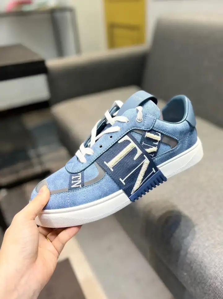 hype Valentino Sneakers