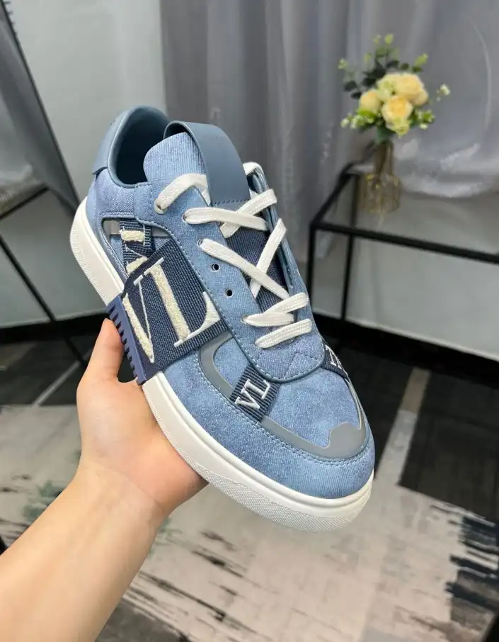 hype Valentino Sneakers