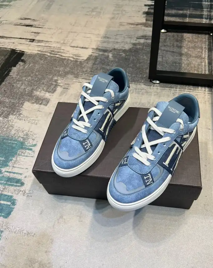 hype Valentino Sneakers