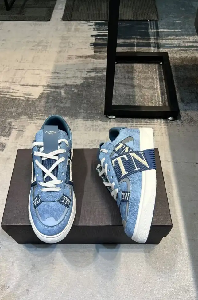 hype Valentino Sneakers