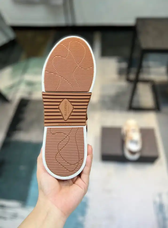 hype Valentino Sneakers