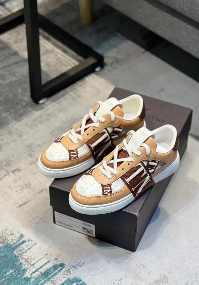 hype Valentino Sneakers