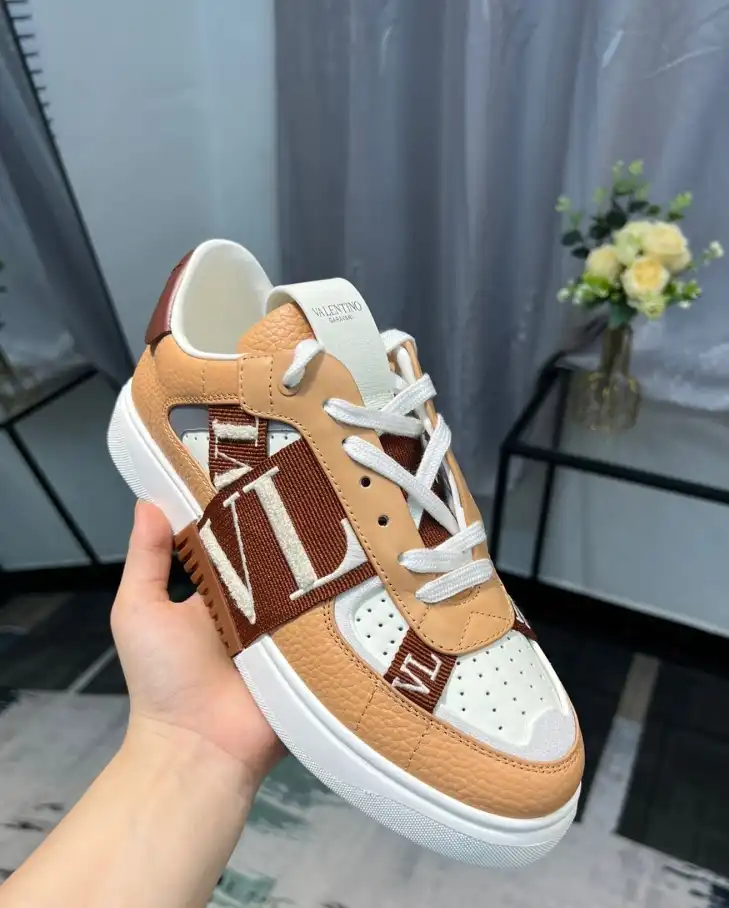 hype Valentino Sneakers