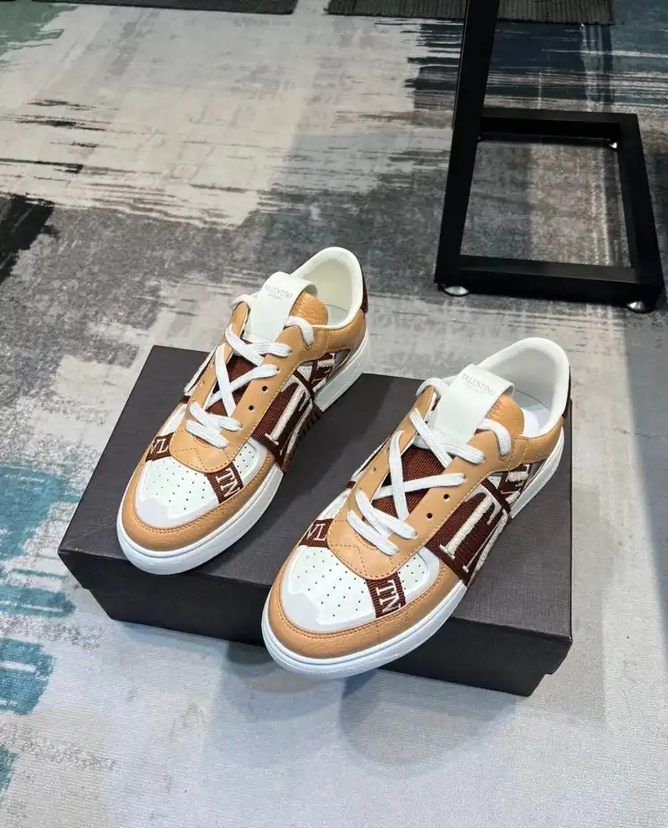 hype Valentino Sneakers