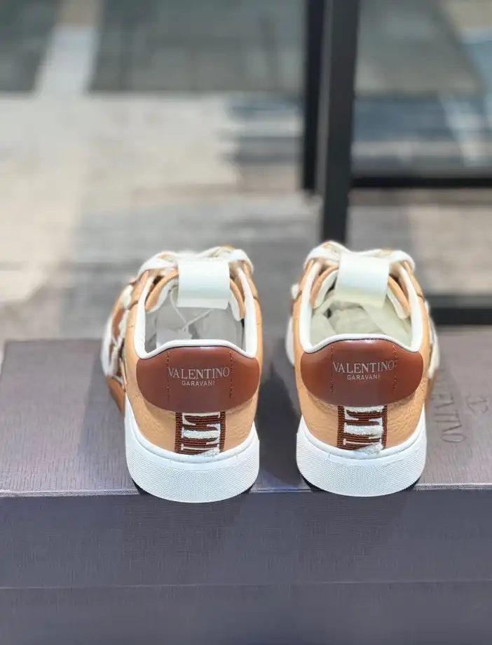 hype Valentino Sneakers