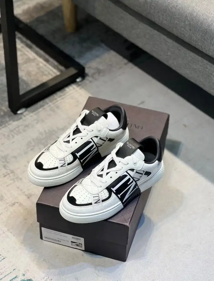 hype Valentino Sneakers