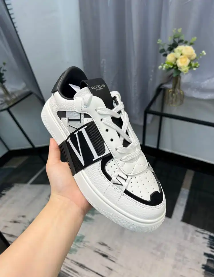 hype Valentino Sneakers