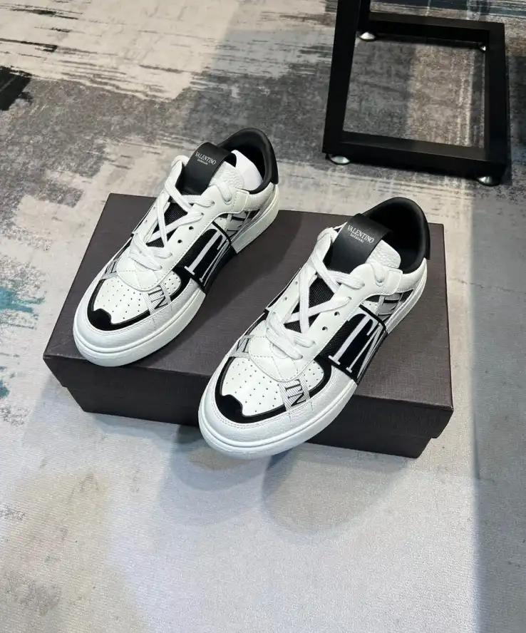 hype Valentino Sneakers