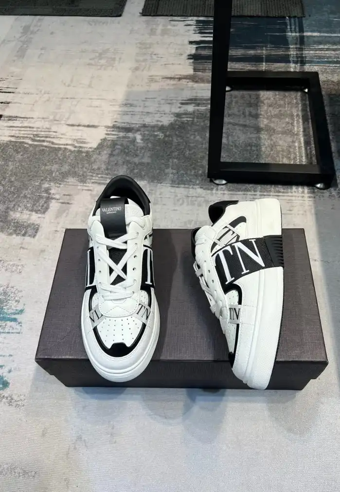 hype Valentino Sneakers