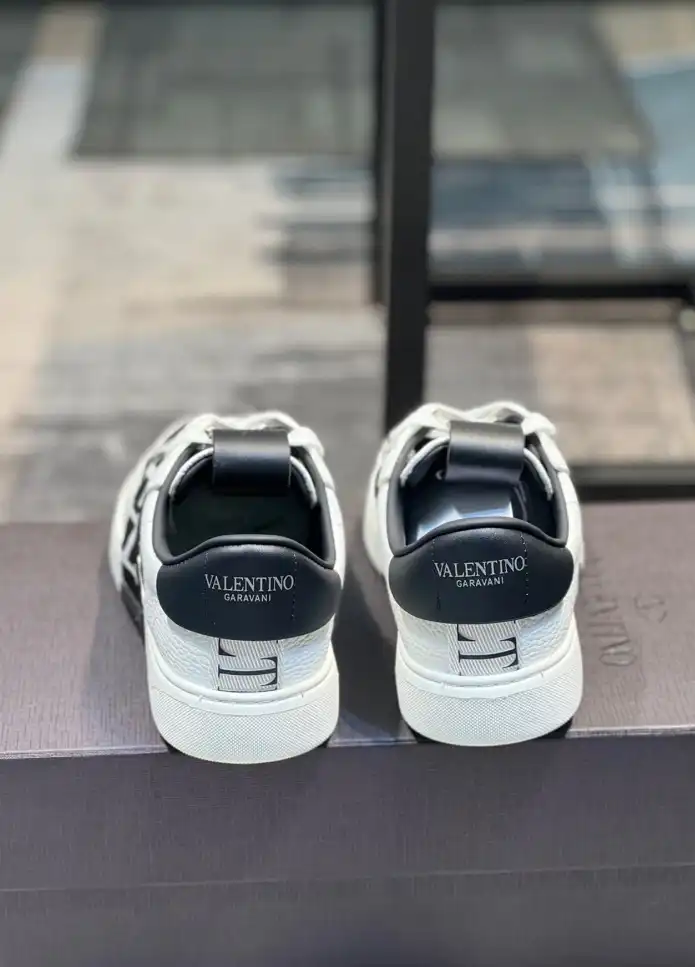 hype Valentino Sneakers