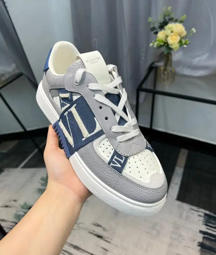 hype Valentino Sneakers