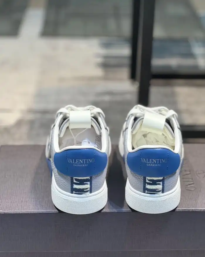 hype Valentino Sneakers