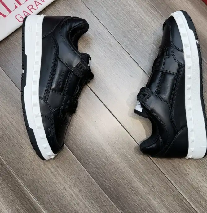 hype Valentino Sneakers