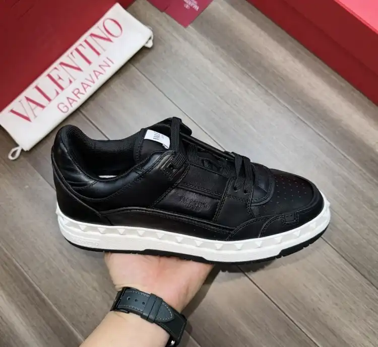 hype Valentino Sneakers